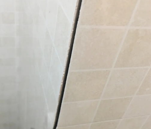 温县瓷砖空鼓维修公司分享阳台瓷砖脱落的修复过程可以分为以下几个步骤